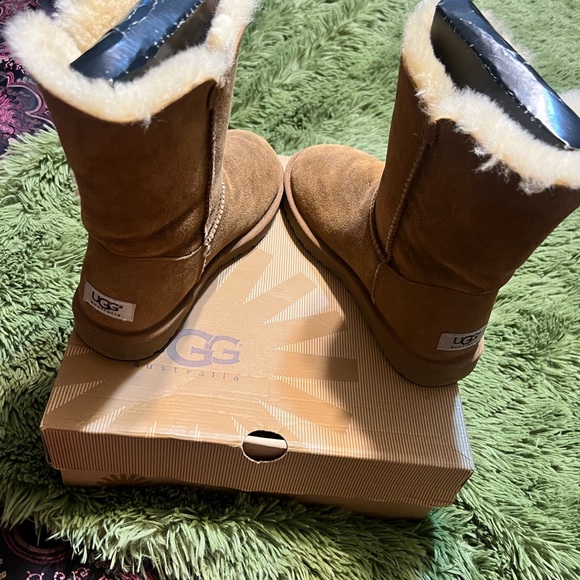✨Authentic UGG 🤎Australia Bailey Button Bomber Boots✨ - Picture 3 of 7